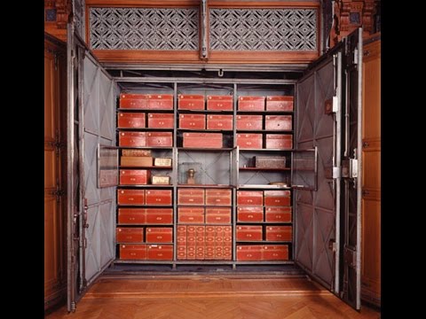 Présentation de documents conservés dans les Grands dépôts